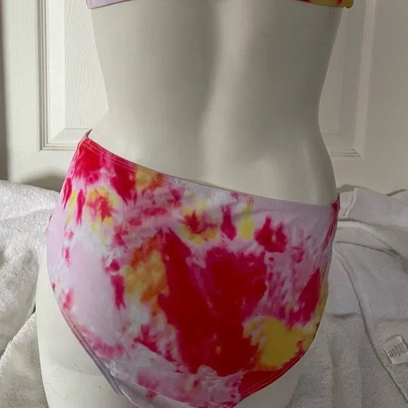 Bikini - Picture 4 of 4